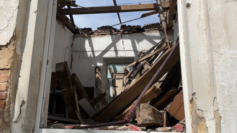 Зруйновані пам'ятки архітектури: який вигляд має будинок культури в Оріхові на Запоріжжі після атаки армії РФ