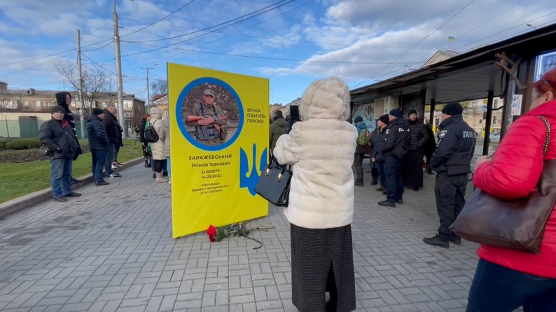 "Кожна людина повинна пам'ятати, хто ці хлопці й звідки вони": у Запоріжжі на Алеї Героїв встановили ще понад 30 призм