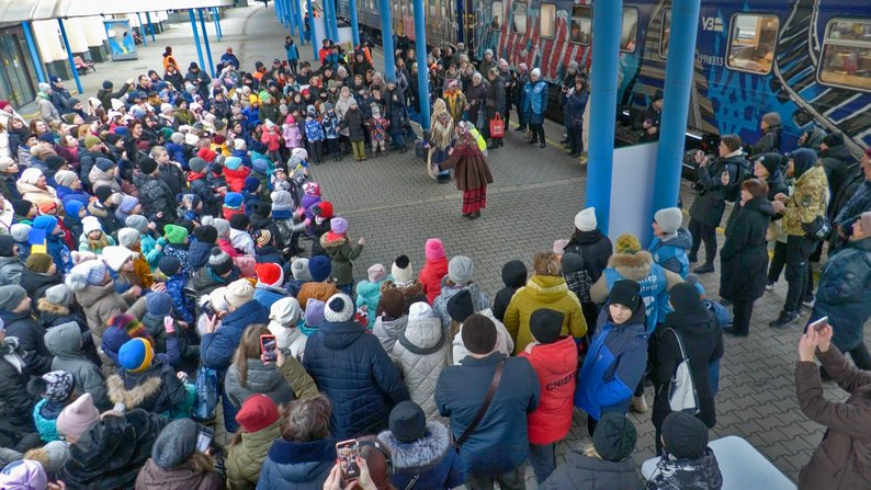 Понад дві тисячі порцій різдвяних страв: потяг-кухня відвідав Запоріжжя