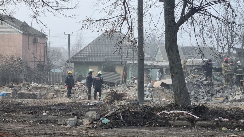 Ракетний обстріл Запоріжжя: у місті тривають пошуково-рятувальні роботи