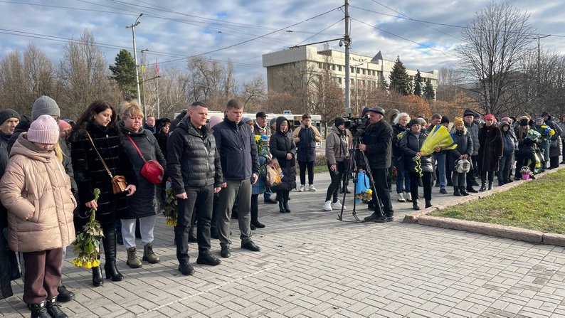 "Кожна людина повинна пам'ятати, хто ці хлопці й звідки вони": у Запоріжжі на Алеї Героїв встановили ще понад 30 призм