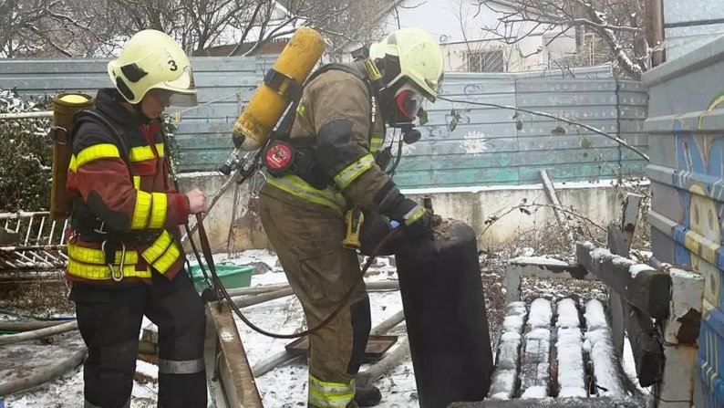 Сусід врятував мешканця задимленого будинку: у Запоріжжі у приватному будинку сталася пожежа