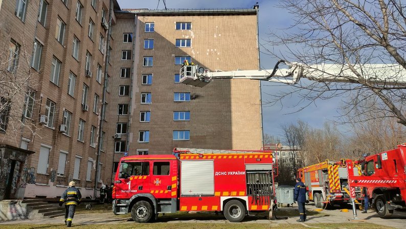 Пожежа в обласній бібліотеці: у Запоріжжі рятувальники провели навчання