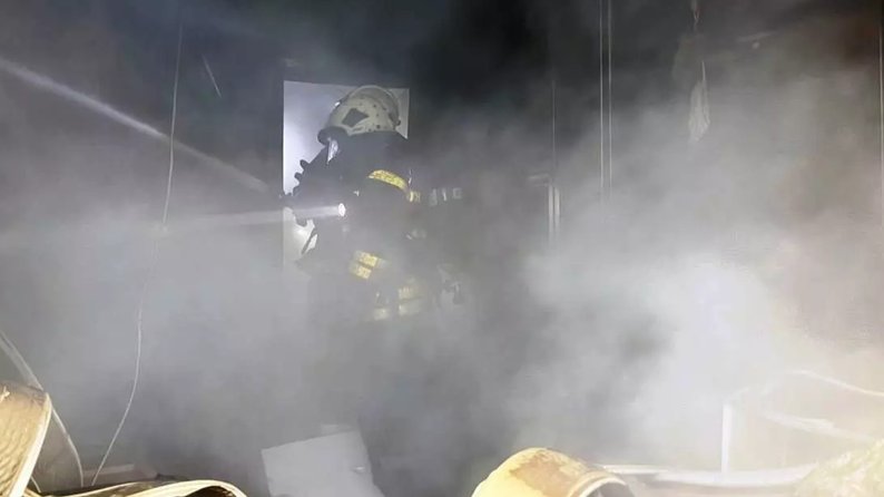 Сусід врятував мешканця задимленого будинку: у Запоріжжі у приватному будинку сталася пожежа