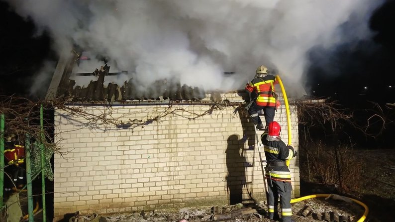На Запоріжжі сталася пожежа: ймовірна причина — порушення правил експлуатації пічного опалення — ДСНС