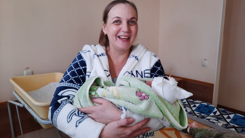 "Дитина нас обрала, ми щасливі": перші новонароджені 2024 року у Запоріжжі