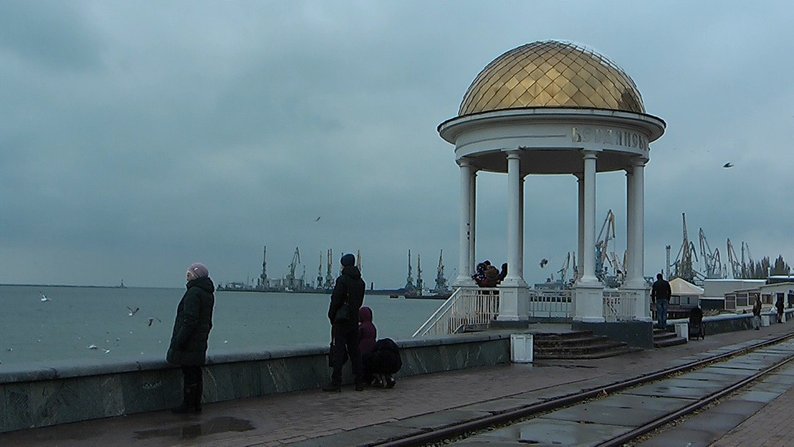 "Жахливі персонажі з радянських фільмів: у Бердянську окупанти створюють "картинку" масовості на новорічні свята