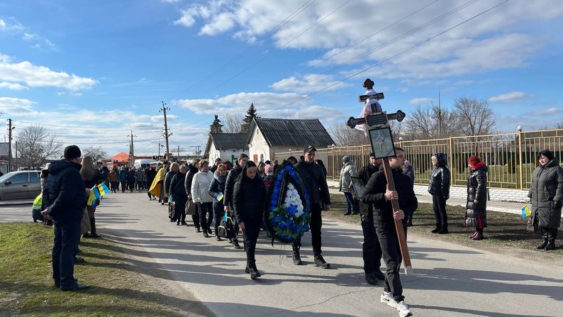 У Кушугумі Запорізької області попрощались із загиблим військовим Олександром Диковським