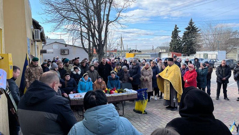 У Кушугумі Запорізької області попрощались із загиблим військовим Олександром Диковським