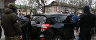 Вимагали гроші у вдови військового: у Запоріжжі поліцейські затримали злочинне угрупування