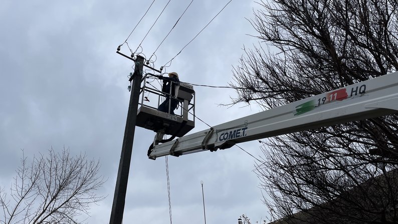 Дефіциту немає, Україна з 23 лютого торгує електроенергією з Угорщиною — Укренерго