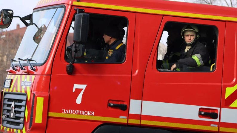 У Запоріжжі під час пожежі врятували жінку з двома дітьми