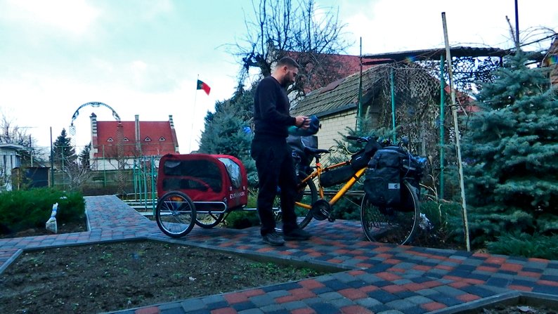 "Я хочу підтримати українців": португалець, який подорожує на велосипеді, побував у Запоріжжі