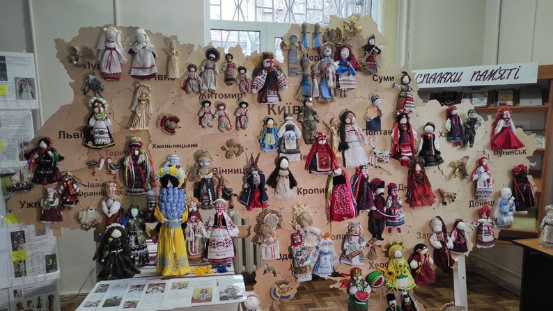 "Обійми": унікальну мапу України з ляльками-мотанками представили в Запоріжжі