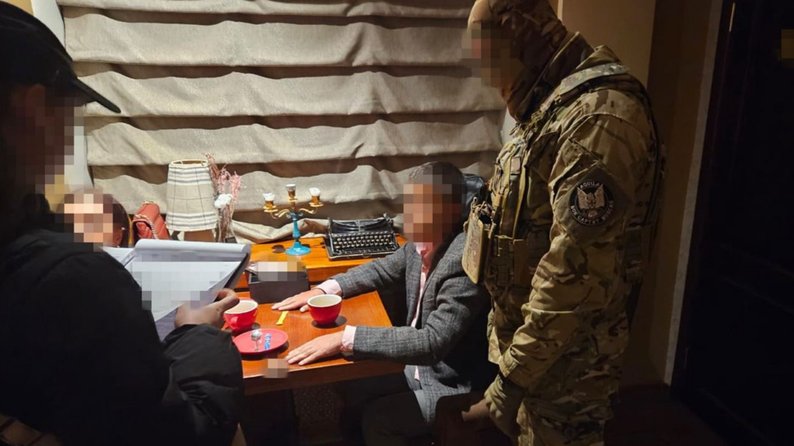 СБУ та НАБУ викрили на хабарі трьох чиновників Запорізької облради