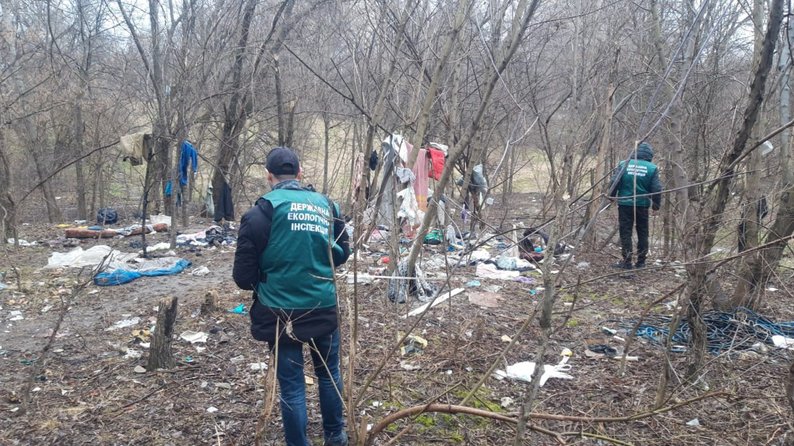 У Запоріжжі поряд з державним медичним університетом виявлено стихійне сміттєзвалище