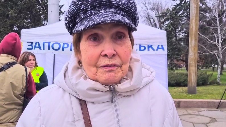 "Зуби вибило, губа розбита. І уламки по всьому тілу": що розповіли очевидці про масовану атаку по Запоріжжю