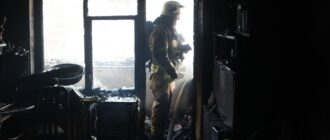 У Запоріжжі горіла квартира багатоповерхівки — двох людей евакуювали