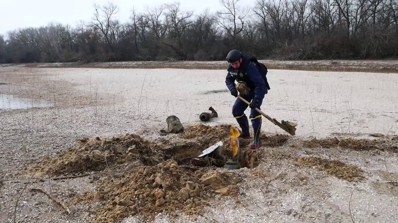 На Запоріжжі піротехніки знищили п'ять вибухонебезпечних предметів, зокрема залишки від РСЗВ " Ураган" — ДСНС