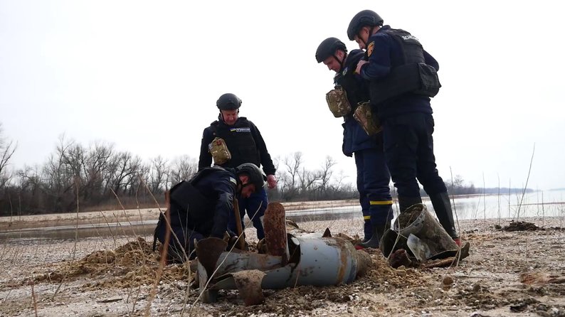 На Запоріжжі піротехніки знешкодили залишки снаряда від РСЗВ "Торнадо-С"