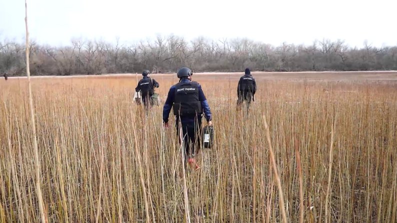 На Запоріжжі піротехніки знищили три вибухонебезпечні предмети, зокрема залишки реактивного снаряда