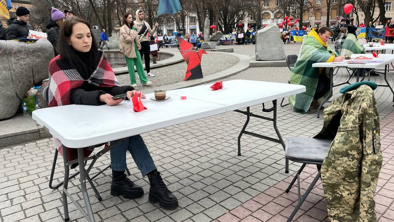 "Два серця в полоні": у Запоріжжі відбулася акція на підтримку українських полонених
