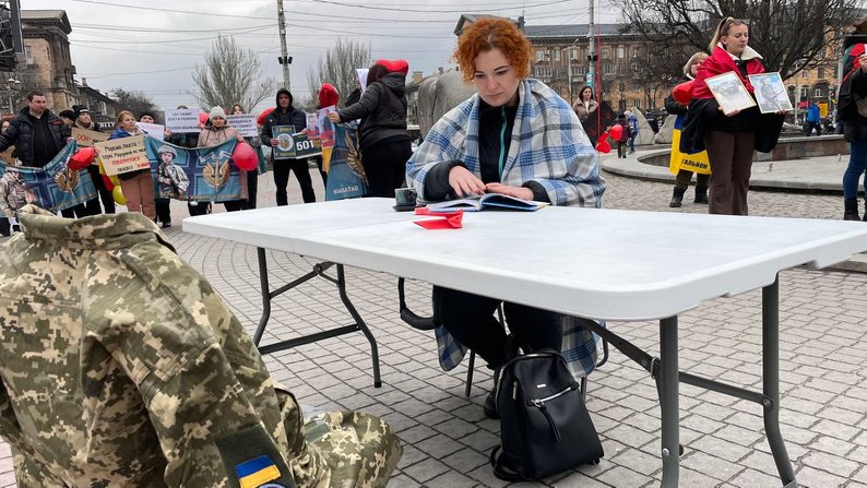 "Два серця в полоні": у Запоріжжі відбулася акція на підтримку українських полонених