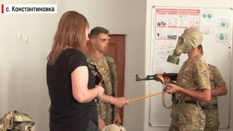 Впроваджувала в освітній процес військові дисципліни: вчительці з Мелітопольського району повідомили про підозру