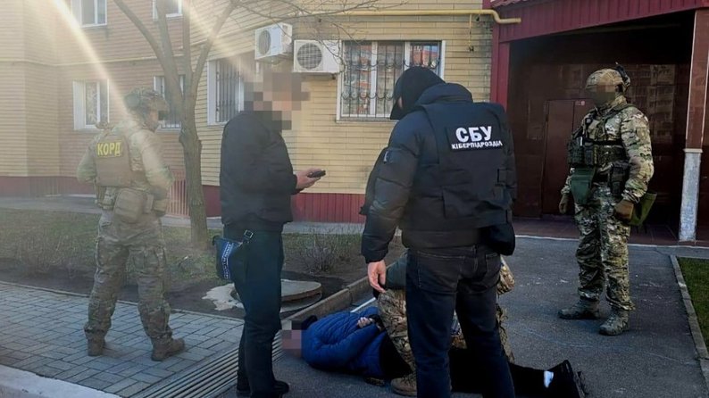 Ошукали 19 громадян ЄС: у Запоріжжі ліквідували шахрайський кол-центр