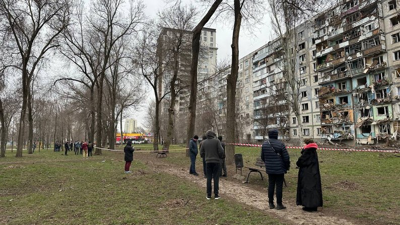 Два будинки зруйновано вщент, сотні — пошкоджено: наслідки російського удару по Запоріжжю 22 березня — фоторепортаж