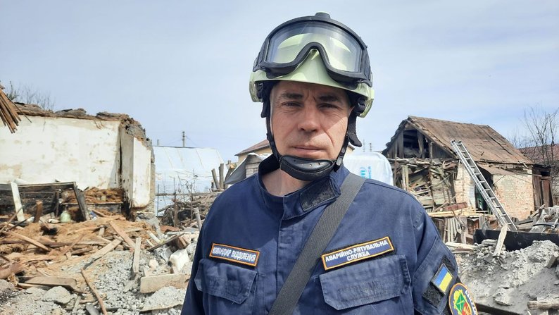 У Запоріжжі тривають роботи з ліквідації наслідків російської атаки безпілотників: фоторепортаж