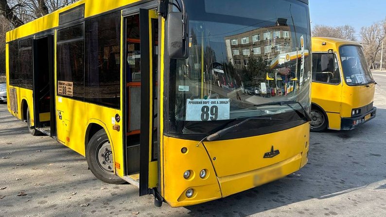 У Запоріжжі комісія з перевірки міських автобусів перевірила роботу восьми маршрутів: результати