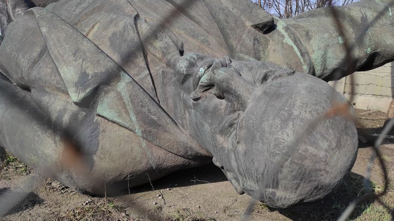 Демонтований пам'ятник Леніну в Запоріжжі: чи зможе принести користь українській армії