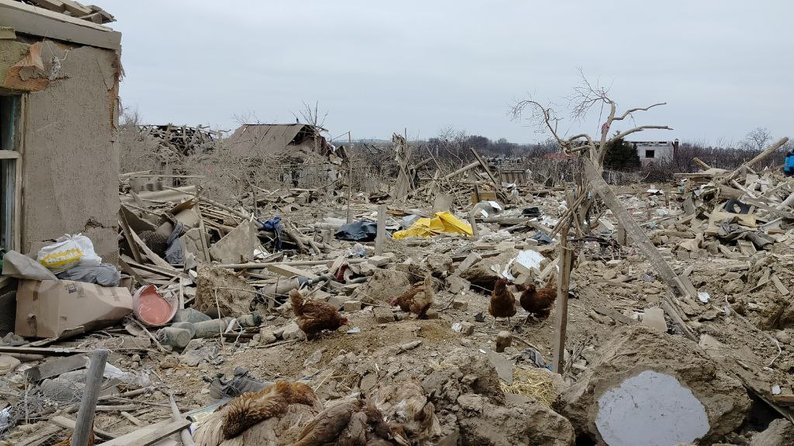 "Зуби вибило, губа розбита. І уламки по всьому тілу": що розповіли очевидці про масовану атаку по Запоріжжю