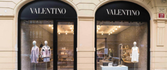 Як вибрати наряд Valentino для особливого випадку: поради та рекомендації