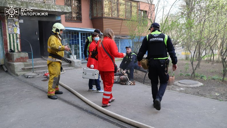 У Запоріжжі під час пожежі надзвичайники врятували літню жінку — ДСНС