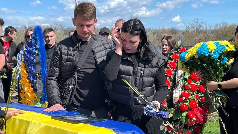 "Найсвітліша людина, яку я знав": у Запоріжжі попрощались із загиблим журналістом та військовим Олегом Шемчуком