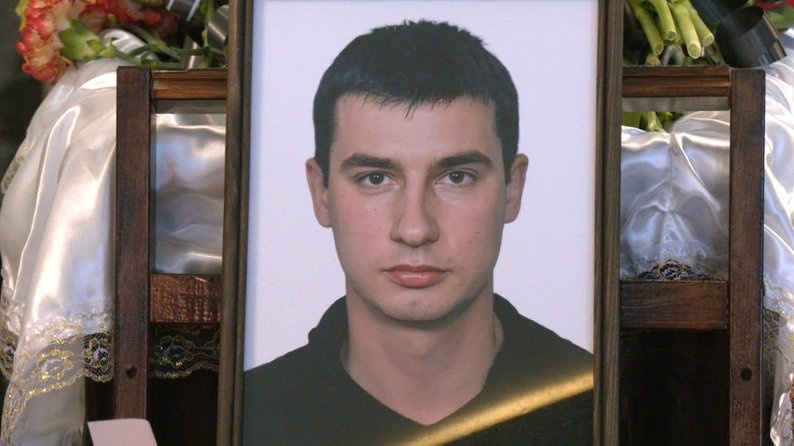 "Це була людина, яка відчувала, що треба жити": у Запоріжжі попрощалися з чоловіком, який загинув через атаку армії РФ