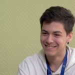 "Посмішки дітей мотивують": історія 16-річного переселенця з Оріхова Запорізької області, який став волонтером