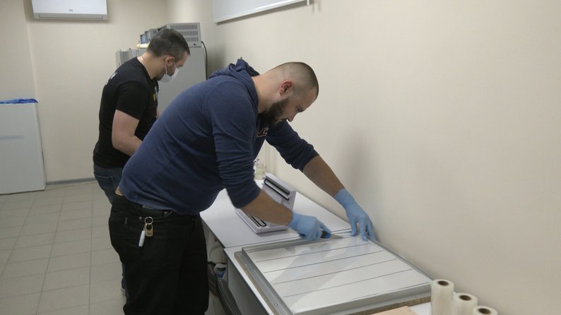 У Запоріжжі волонтери виготовляють гемостатичні губки та репеленти для військових