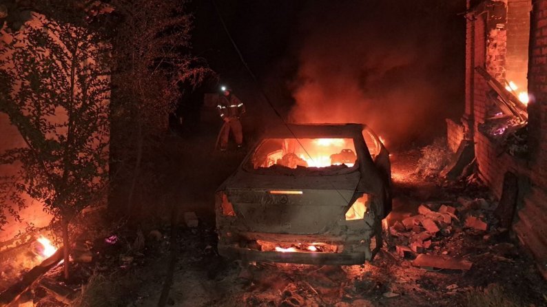 На Запоріжжі внаслідок обстрілів армією РФ виникла пожежа у селі Омельник