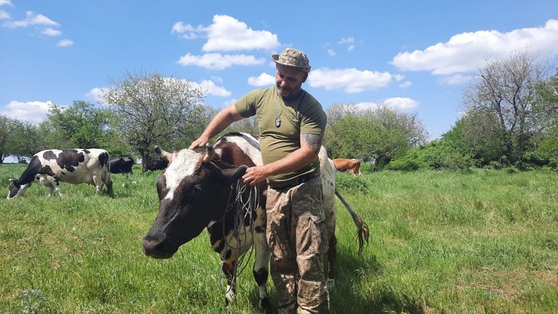 "Це моє захоплення. Це моє заспокійливе": історія ветерана війни із Запоріжжя, який розводить худобу