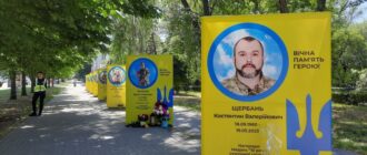 "Щоб люди памʼятали, за що загинули ці чоловіки": у Запоріжжі встановили ще 13 призм, присвячених загиблим військовим