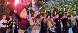 Фаєри та прапори - у Запоріжжі відзначили десяту річницю створення "Азову" (фото)