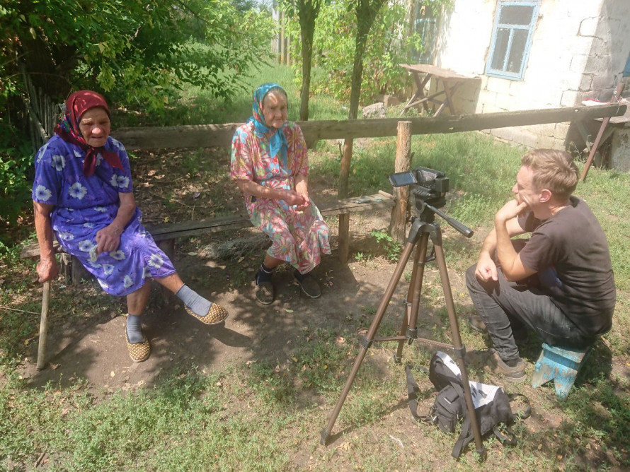 Фотографії, спогади, предмети побуту - запорізькі історики рятують з-під обстрілів родинні пам'ятки