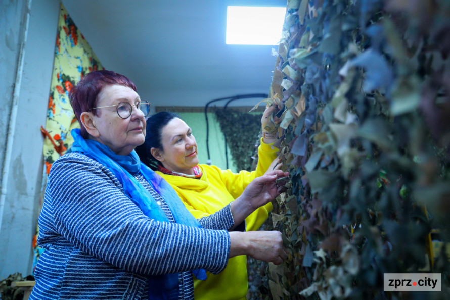 Гід під парасолькою проведе у Запоріжжі нову екскурсію - гроші підуть на маскувальні сітки