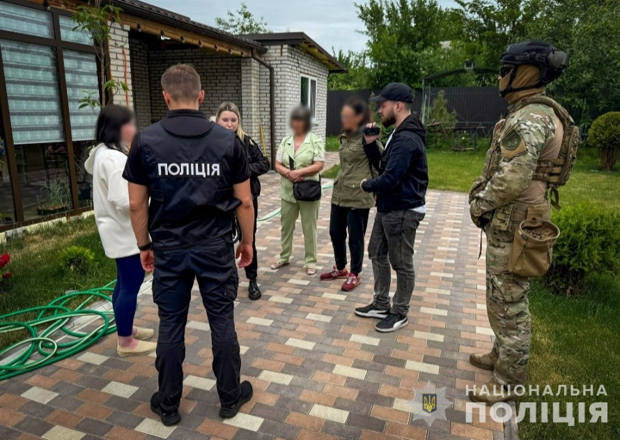 Хотіли заробити за кордоном, але натрапили на шахраїв - що розповіли у запорізькій поліції (відео)