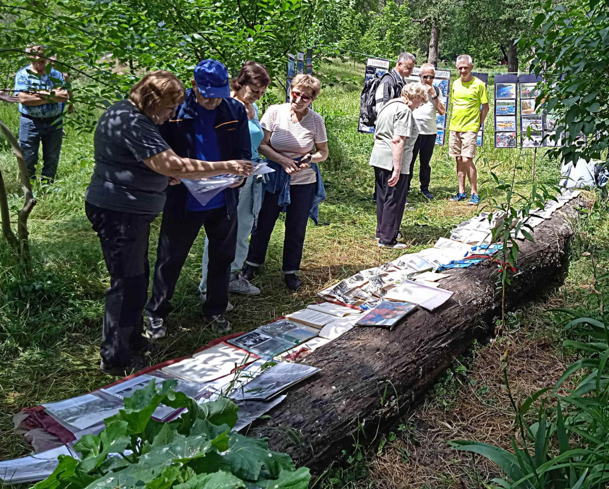 Історію запорізького туризму презентували на пляжній виставці  - фото