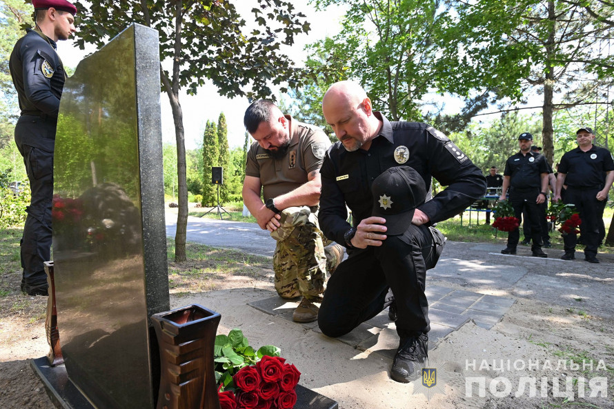 На Запоріжжі відкрили меморіал поліцейським, що загинули внаслідок російських ракетних ударів (фото)