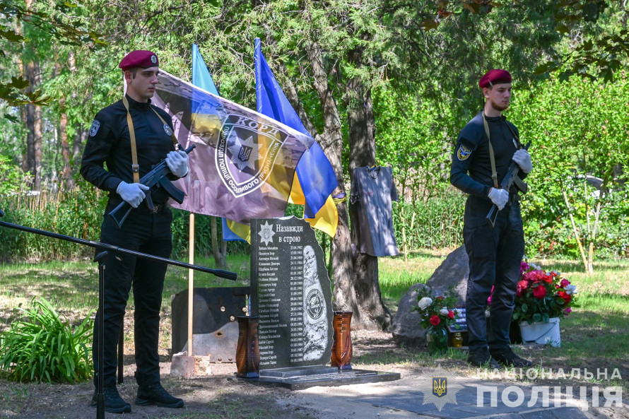 На Запоріжжі відкрили меморіал поліцейським, що загинули внаслідок російських ракетних ударів (фото)